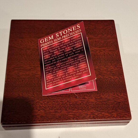 11 heart gem stone pendants in wooden case - Picture 7 of 10